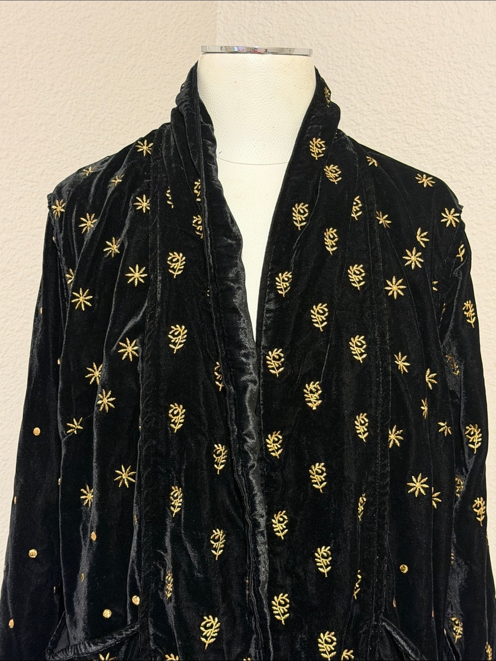 Sezane Odessa Women's Black Velvet Patch Blazer with Gold Star Embroidery - Picture 3 of 9